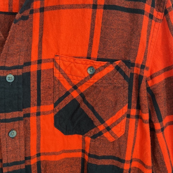 ARIZONA JEAN CO - RED & BLACK BUTTON DOWN - MENS - Picture 5 of 11